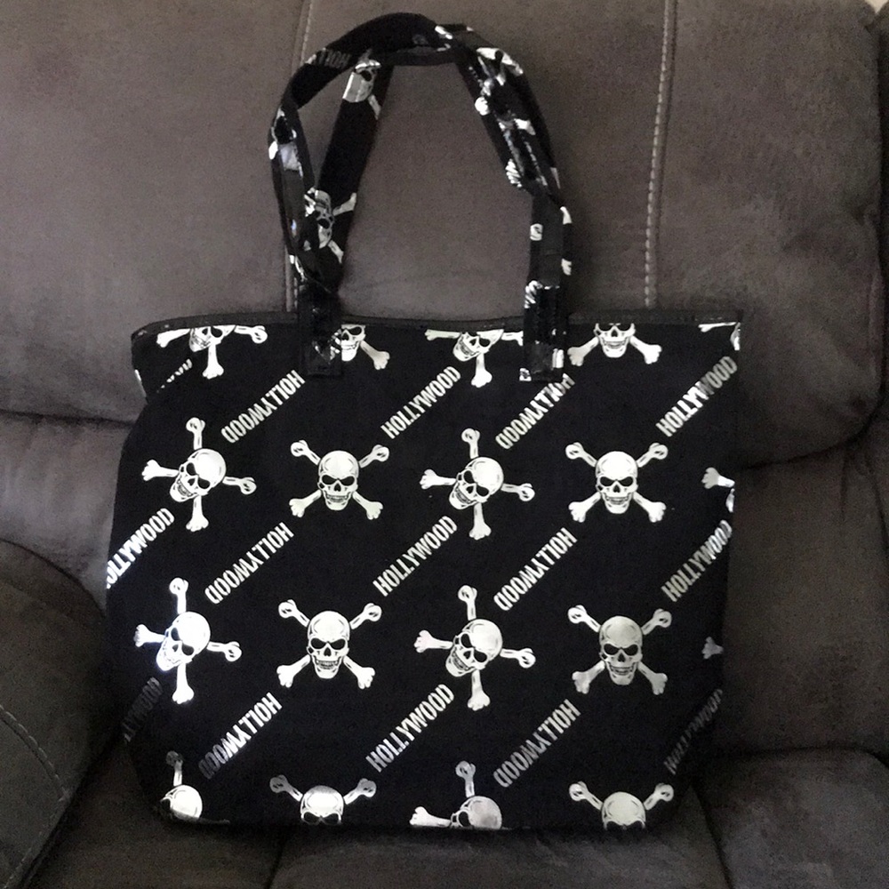 NWT Hollywood Bone And Skull Tote